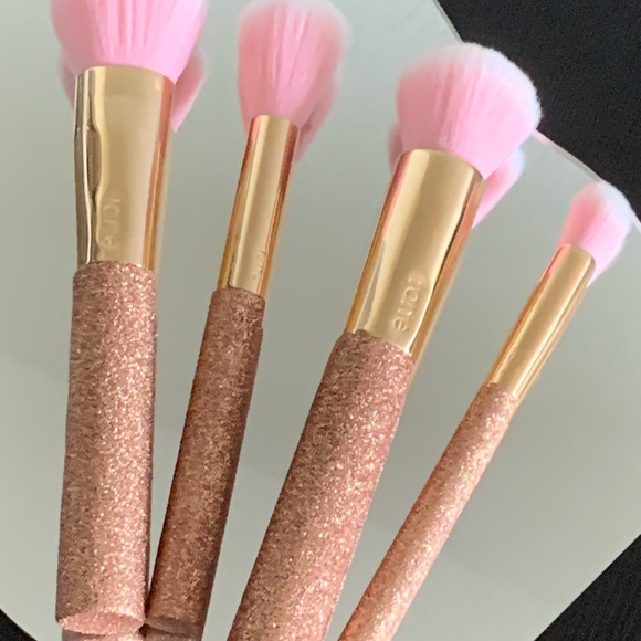 Tarte Makeup Brushes - Limited edition - Picture 2 of 2
